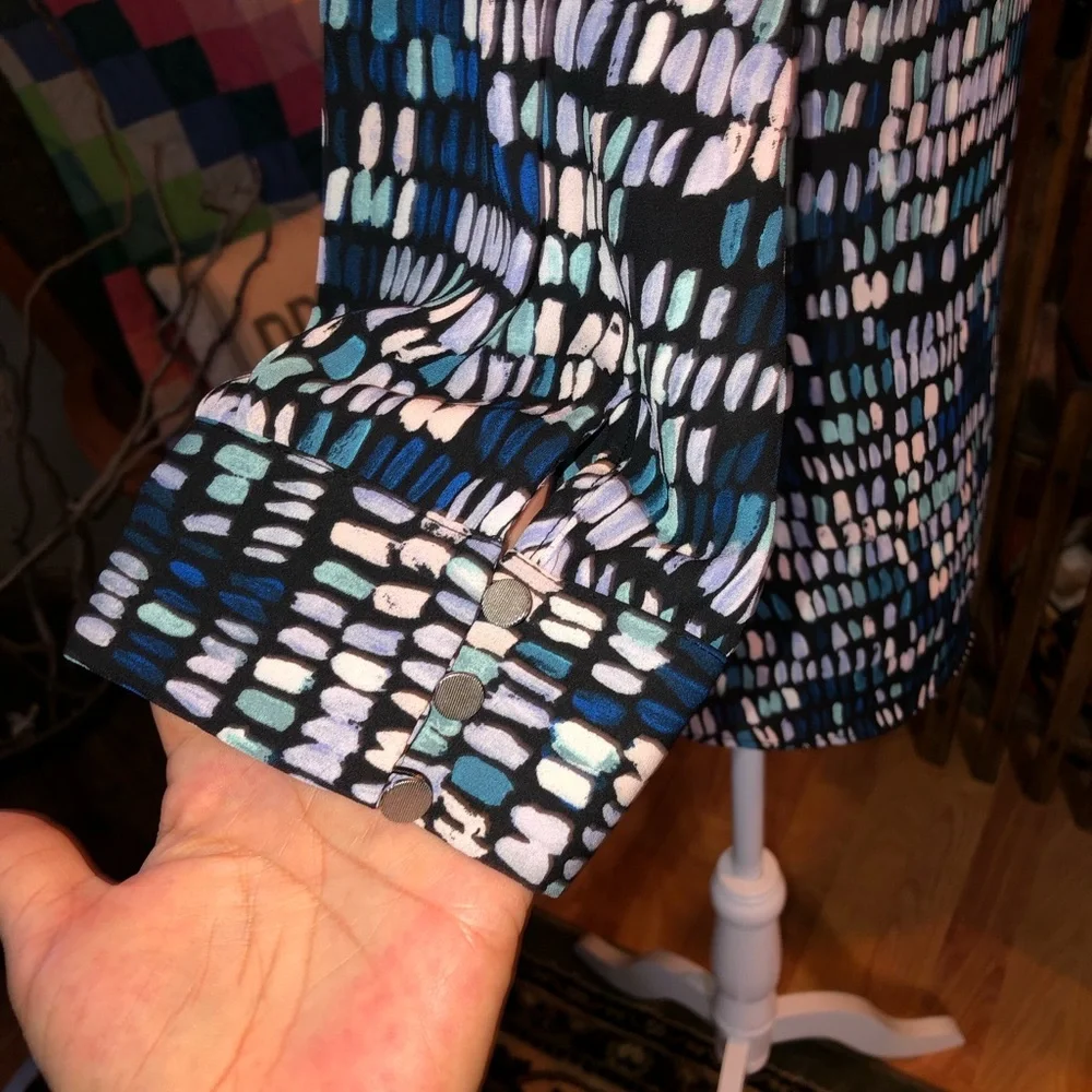 NWT THE LIMITED SIZE SMALL NAVY BLUE MULTICOLORED 3/4 SLEEVE V/NECK BLOUSE - Picture 3 of 4